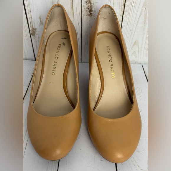 Franco Sarto Helio Wedge Wood Heels Slip On Classic Pump Leather 6M Camel Nude - Picture 1 of 7